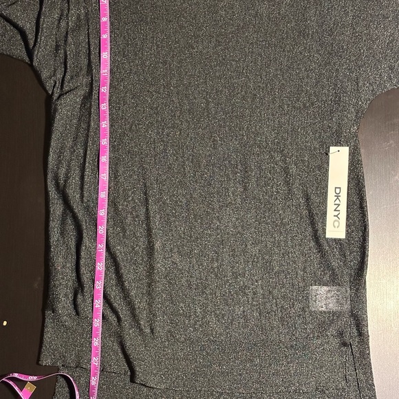 (NWT)DKNY Viscose Rayon Blouse w/fishtail hemline Color:Black /Size:M - Picture 7 of 9